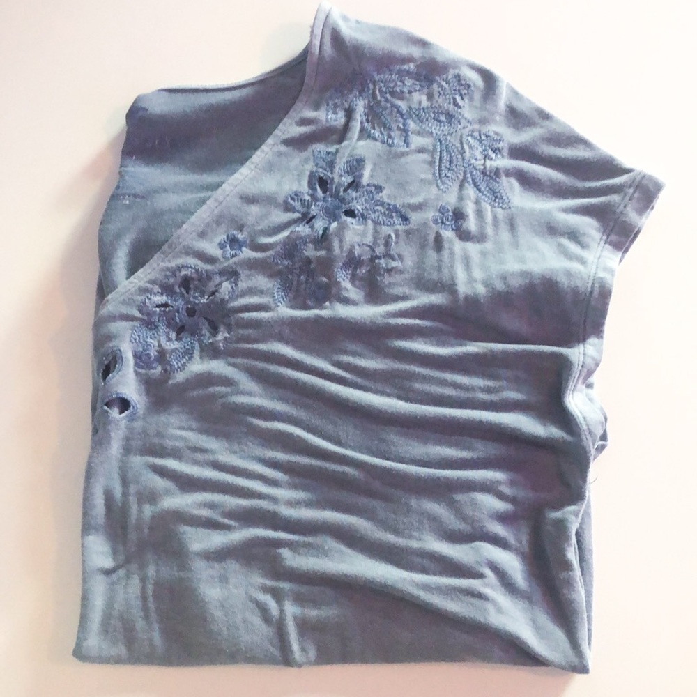 blue flowy tee